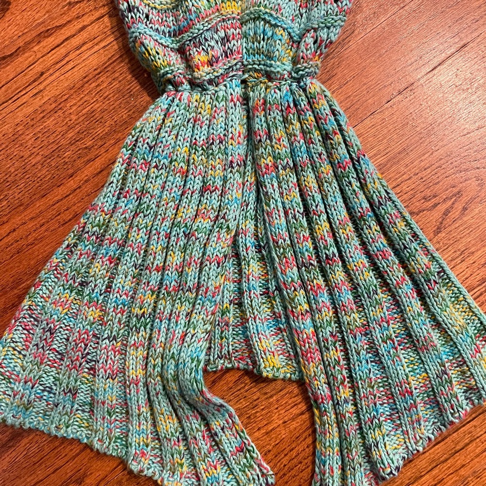 Kids mermaid knit blanket.